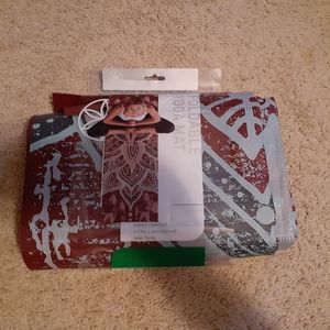 BRAND NEW Gaiam Foldable Yoga Mat 68×24"
